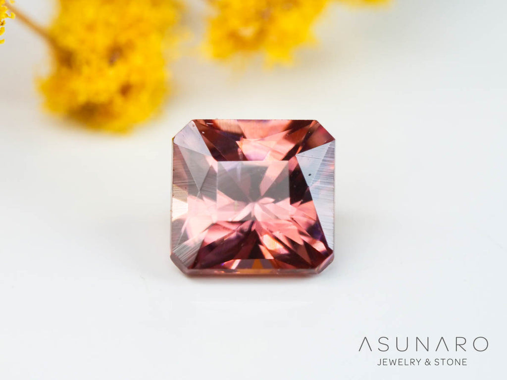 ピンクジルコン　エメラルドカット　0.56ct　カンボジア産　【240802-2292】