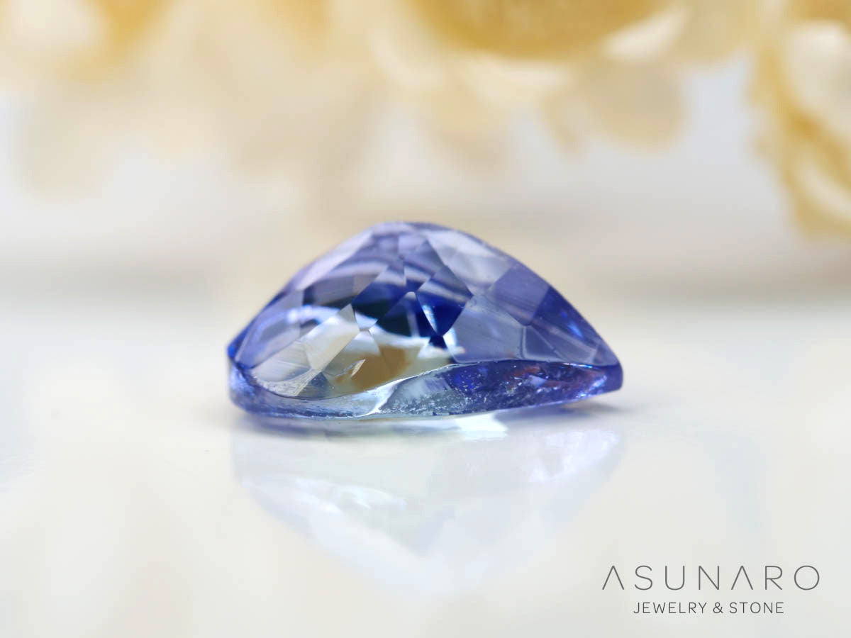 バイカラーゾイサイト（タンザナイト）ペアシェイプ　タンザニア産　1.07ct【241211-2396】