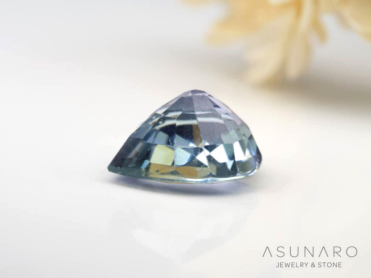 バイカラーゾイサイト（タンザナイト）ペアシェイプ　タンザニア産　1.02ct【241211-2399】