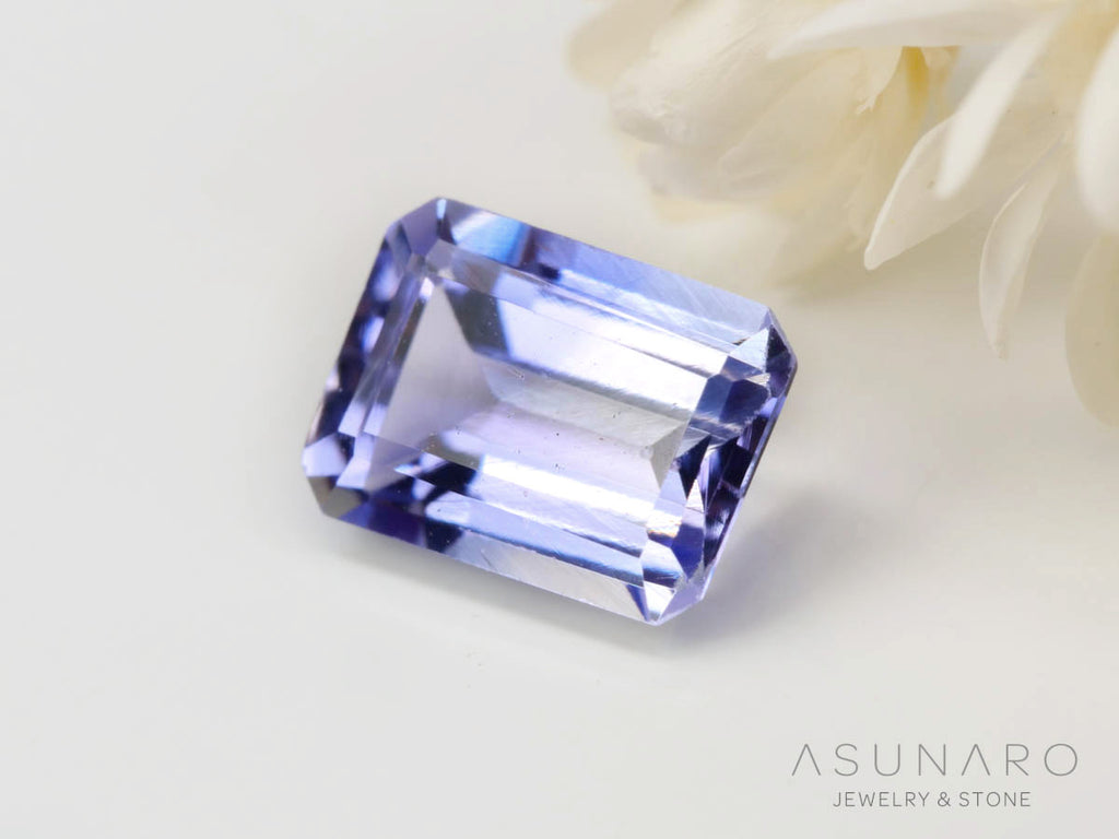 バイカラーゾイサイト（タンザナイト）エメラルドカット　タンザニア産　0.74ct【241211-2402】