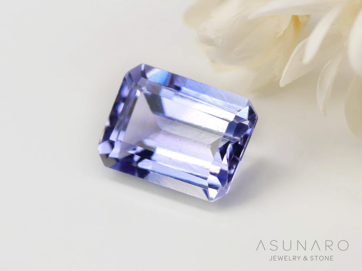 バイカラーゾイサイト（タンザナイト）エメラルドカット　タンザニア産　0.74ct【241211-2402】