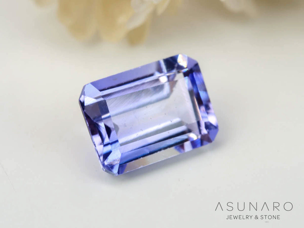 バイカラーゾイサイト（タンザナイト）エメラルドカット　タンザニア産　0.74ct【241211-2402】