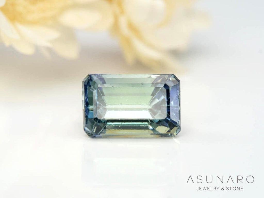 バイカラーゾイサイト（タンザナイト）エメラルドカット　タンザニア産　0.82ct【241211-2404】