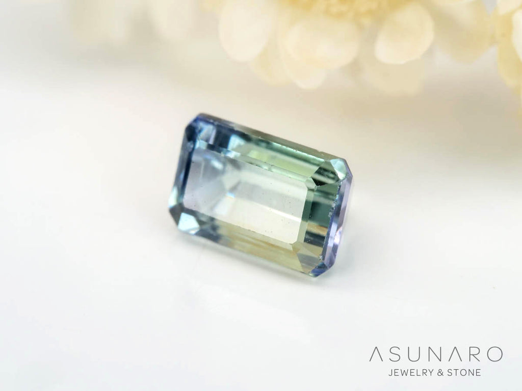 バイカラーゾイサイト（タンザナイト）エメラルドカット　タンザニア産　0.82ct【241211-2404】