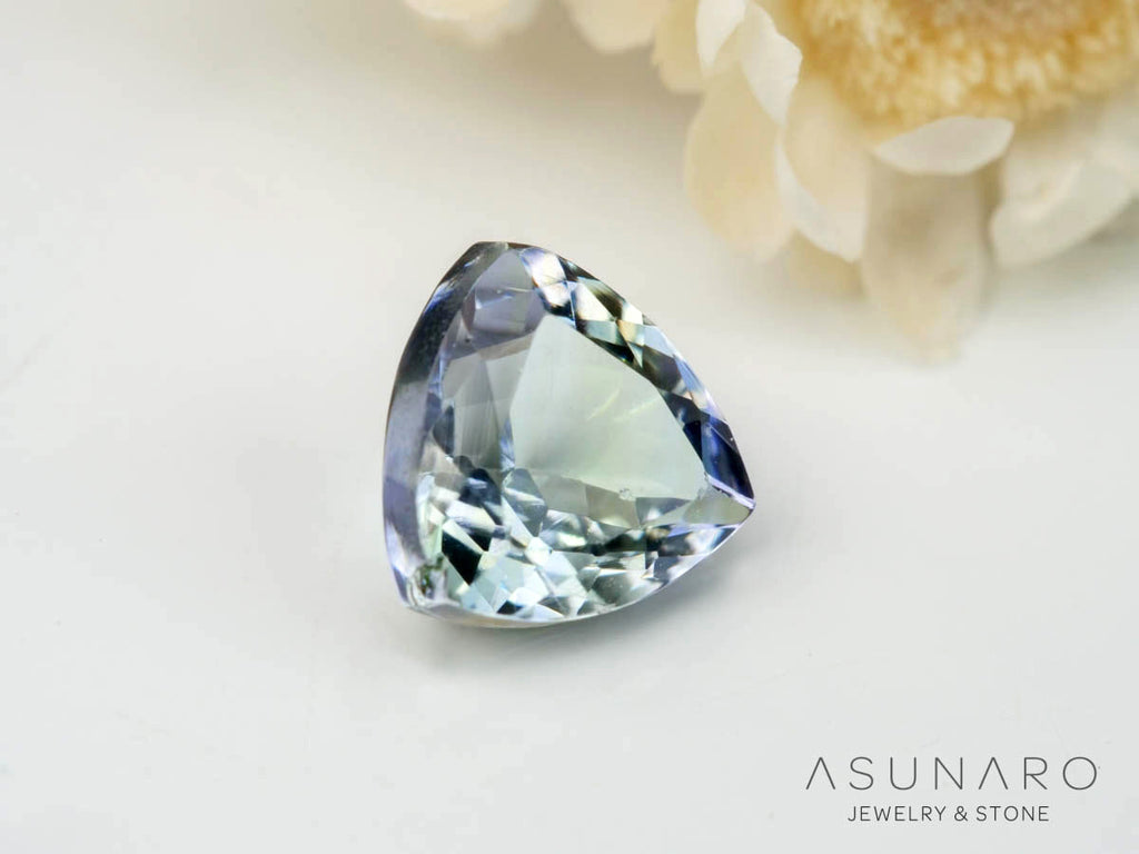 バイカラーゾイサイト（タンザナイト）トリリアントカット　タンザニア産　0.67ct【241211-2405】