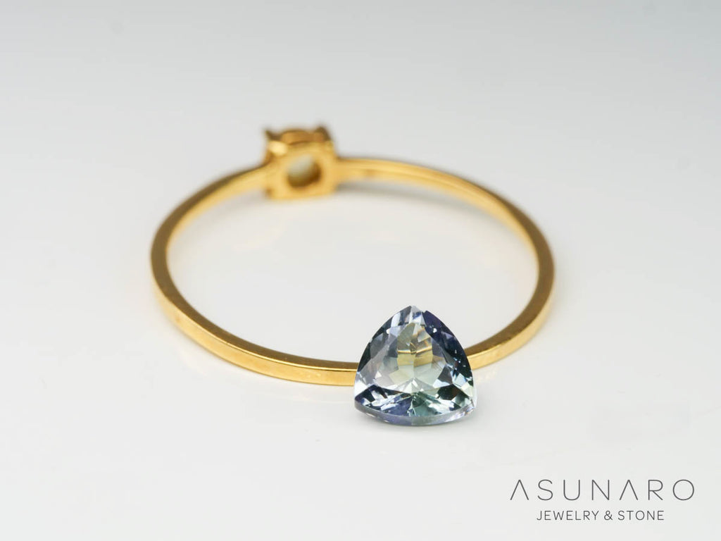 バイカラーゾイサイト（タンザナイト）トリリアントカット　タンザニア産　0.67ct【241211-2405】