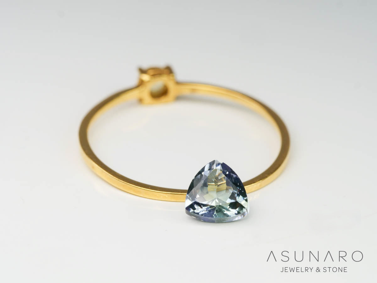 バイカラーゾイサイト（タンザナイト）トリリアントカット　タンザニア産　0.67ct【241211-2405】