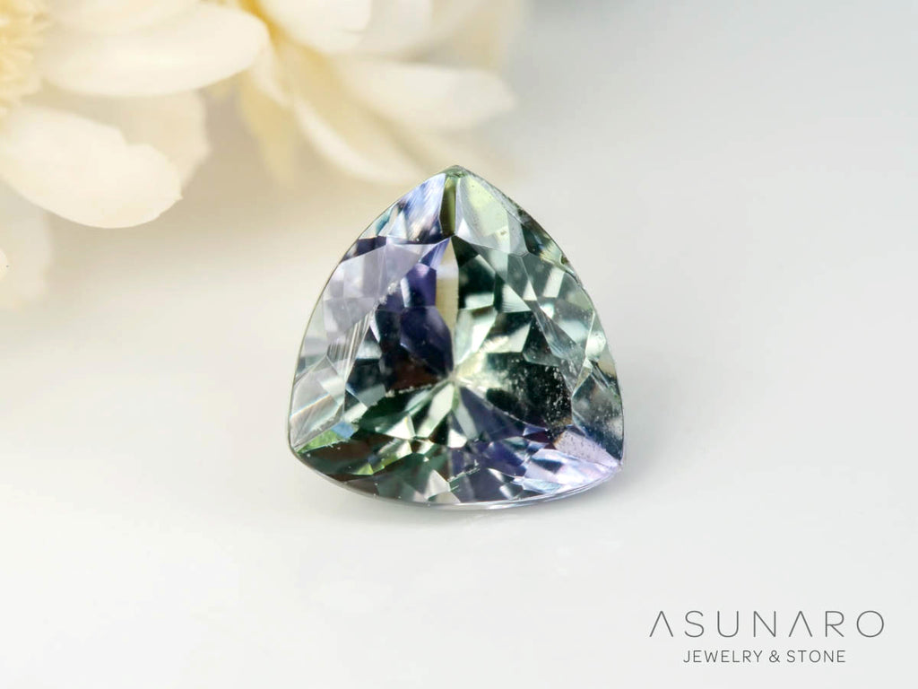 パーティーカラーゾイサイト（タンザナイト）トリリアントカット　タンザニア産　0.53ct【241211-2407】