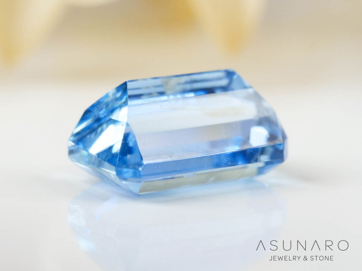 サンタマリアアクアマリン エメラルドカット ブラジル産 0.63ct