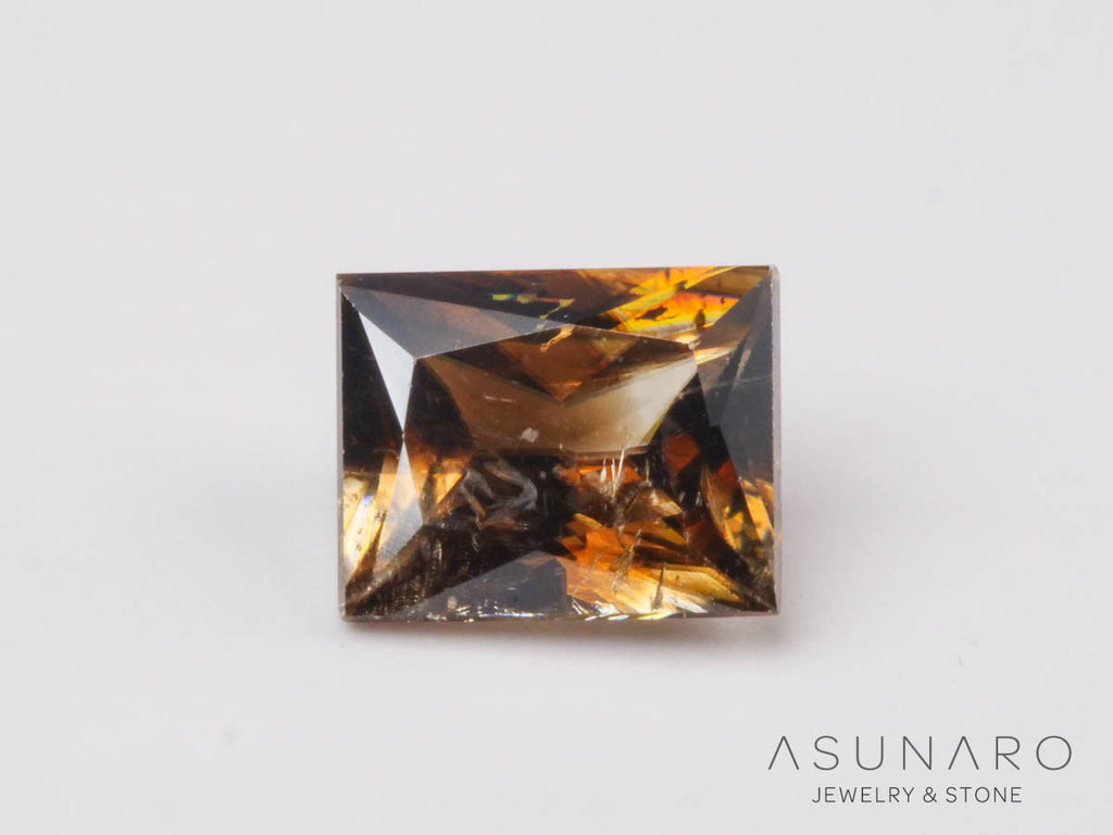 バイカラーキャシテライト  スクエアカット　ビルマ産 　0.66ct　【250508-2943】