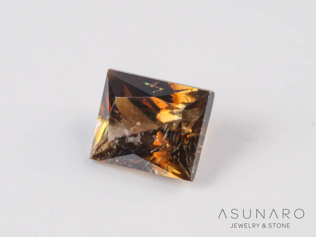 バイカラーキャシテライト  スクエアカット　ビルマ産 　0.66ct　【250508-2943】