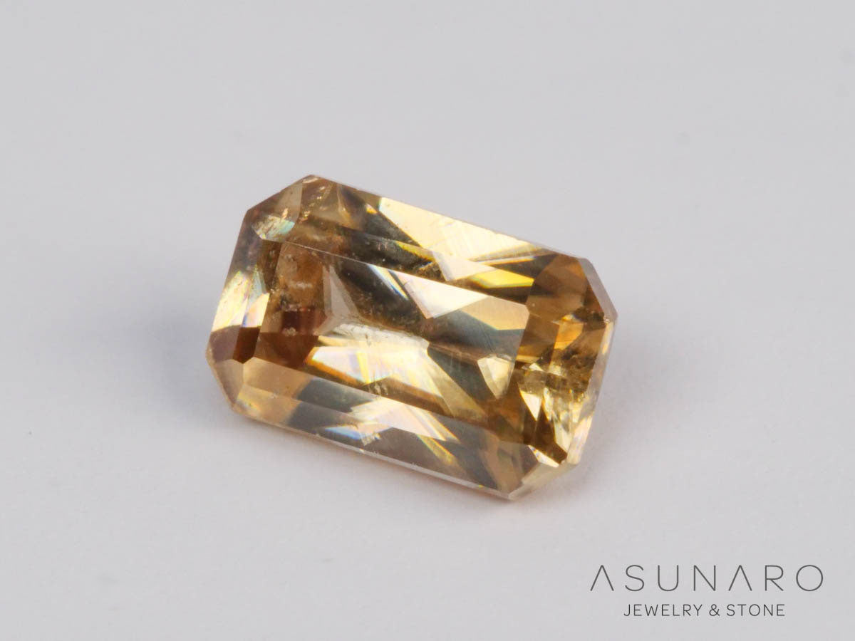 キャシテライト  エメラルドカット　ビルマ産 　0.66ct　【250508-2947】