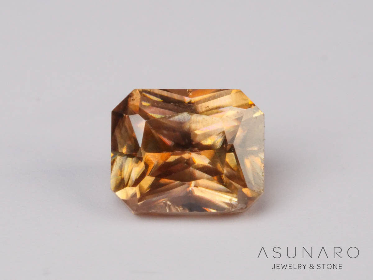 バイカラーキャシテライト  エメラルドカット　ビルマ産 　0.52ct　【250508-2949】