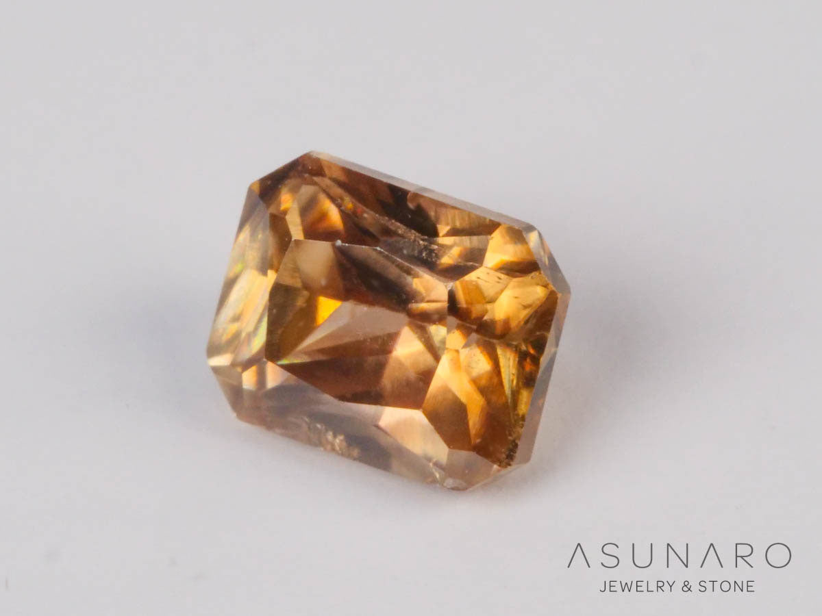 バイカラーキャシテライト  エメラルドカット　ビルマ産 　0.52ct　【250508-2949】