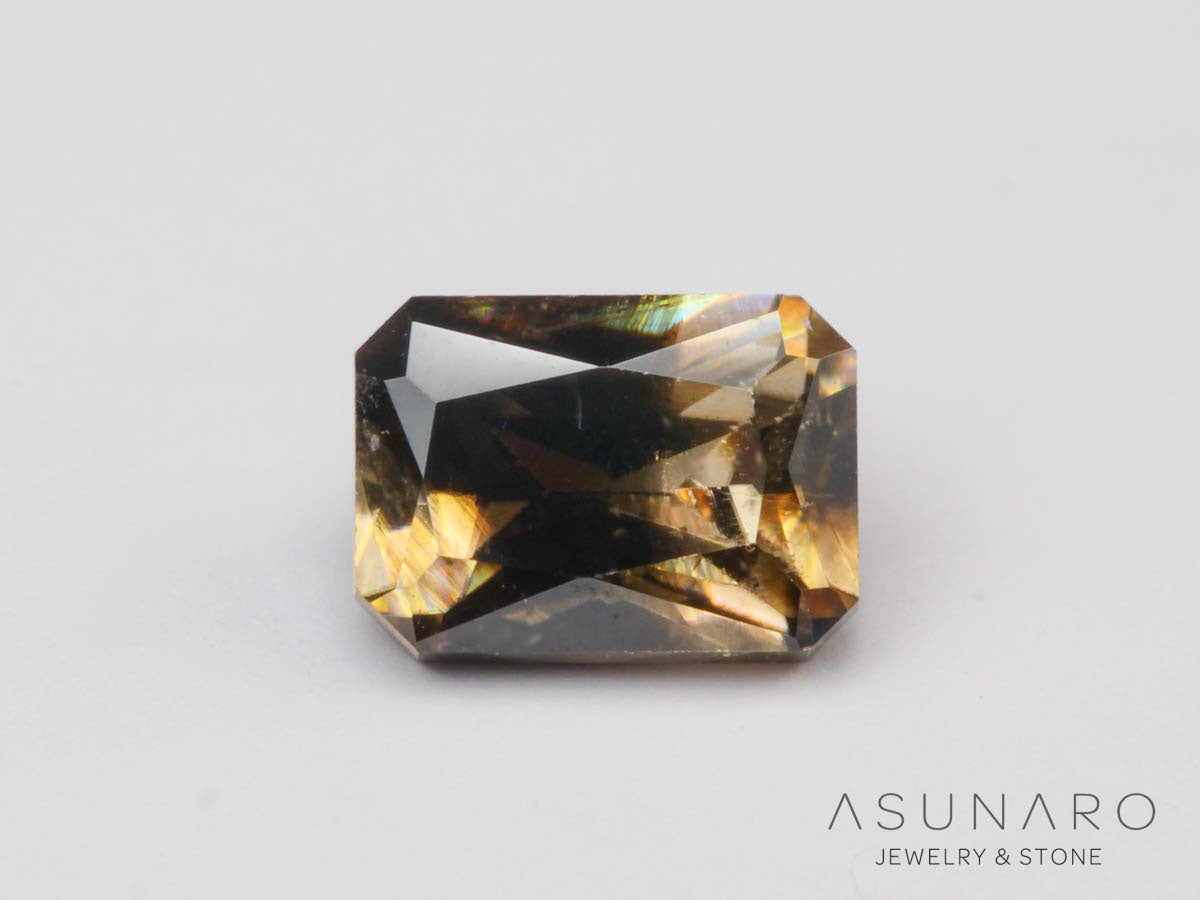 バイカラーキャシテライト  エメラルドカット　ビルマ産 　0.64ct　【250508-2951】