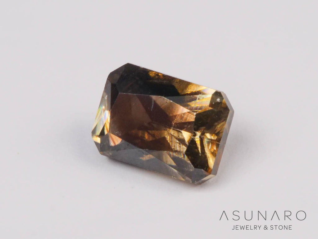 バイカラーキャシテライト  エメラルドカット　ビルマ産 　0.64ct　【250508-2951】