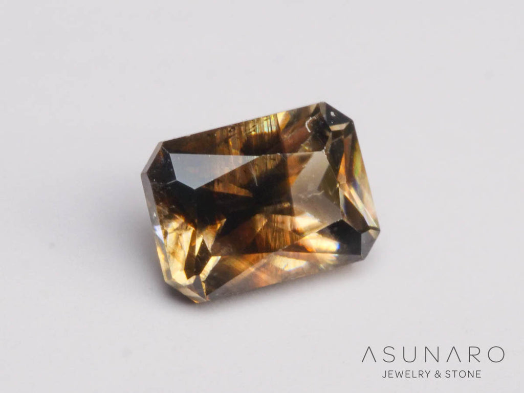 バイカラーキャシテライト  エメラルドカット　ビルマ産 　0.64ct　【250508-2951】