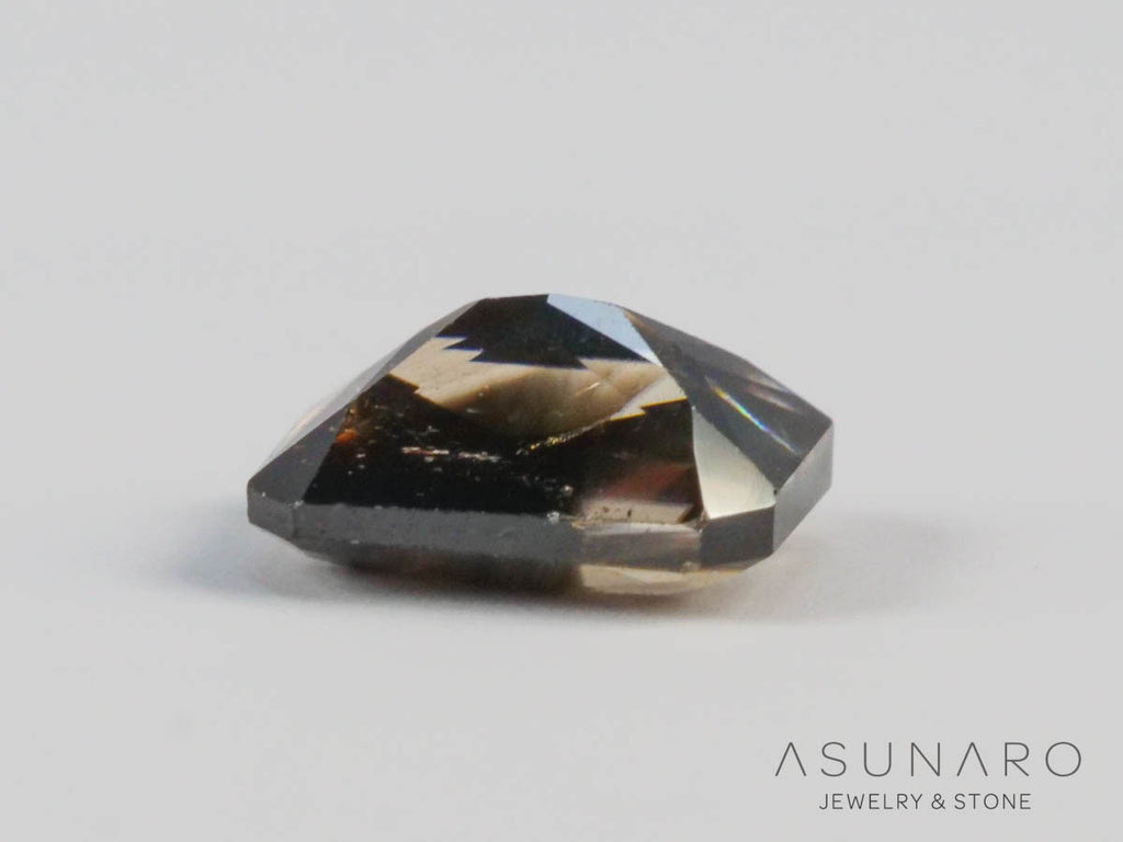 バイカラーキャシテライト  エメラルドカット　ビルマ産 　0.64ct　【250508-2951】