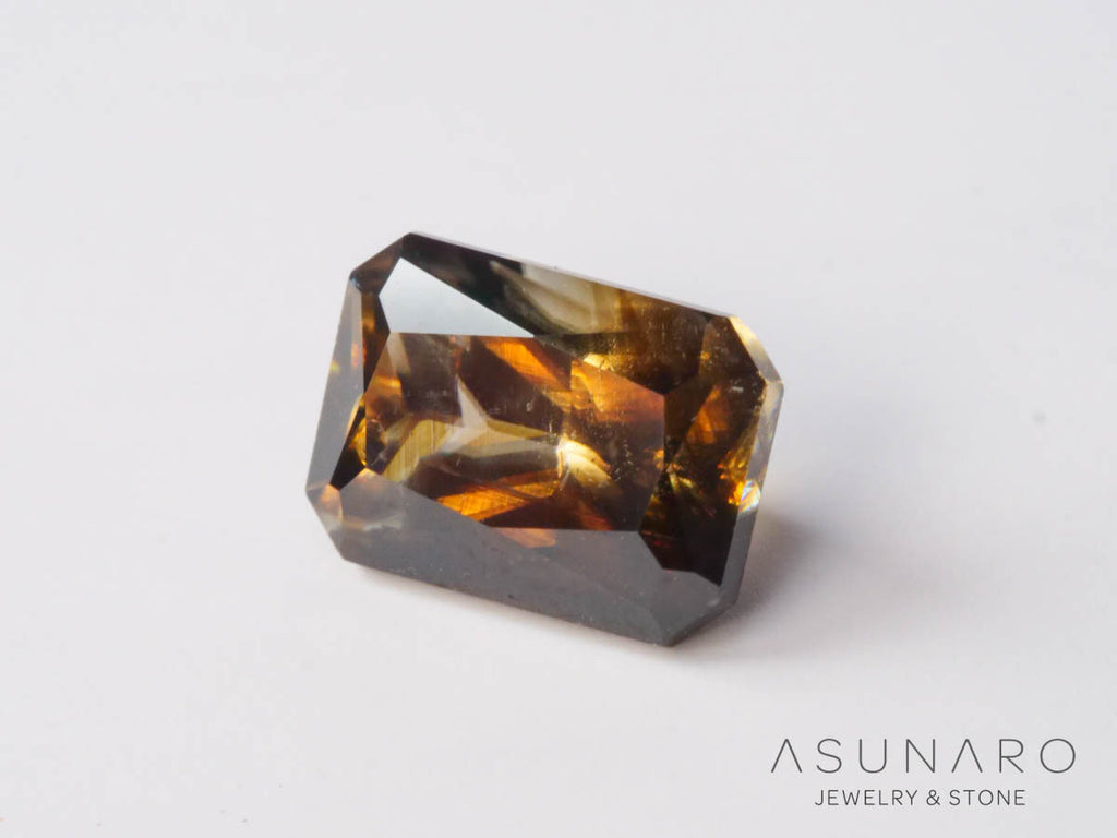 バイカラーキャシテライト  エメラルドカット　ビルマ産 　2.57ct　【250508-2953】