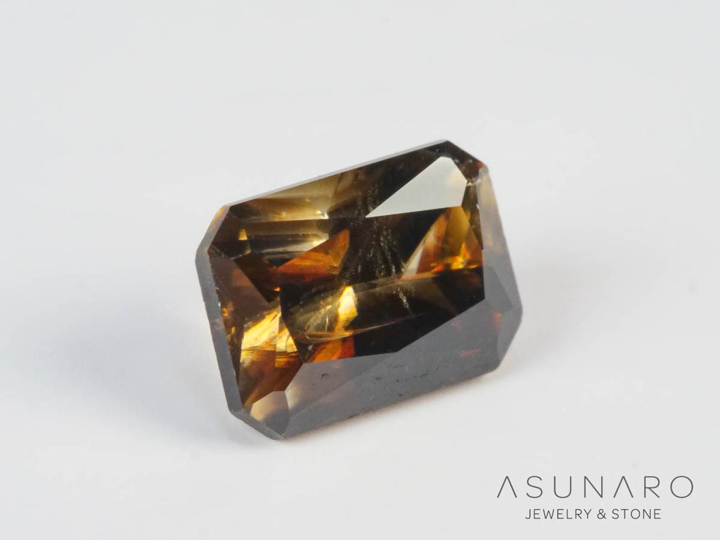 バイカラーキャシテライト  エメラルドカット　ビルマ産 　2.57ct　【250508-2953】