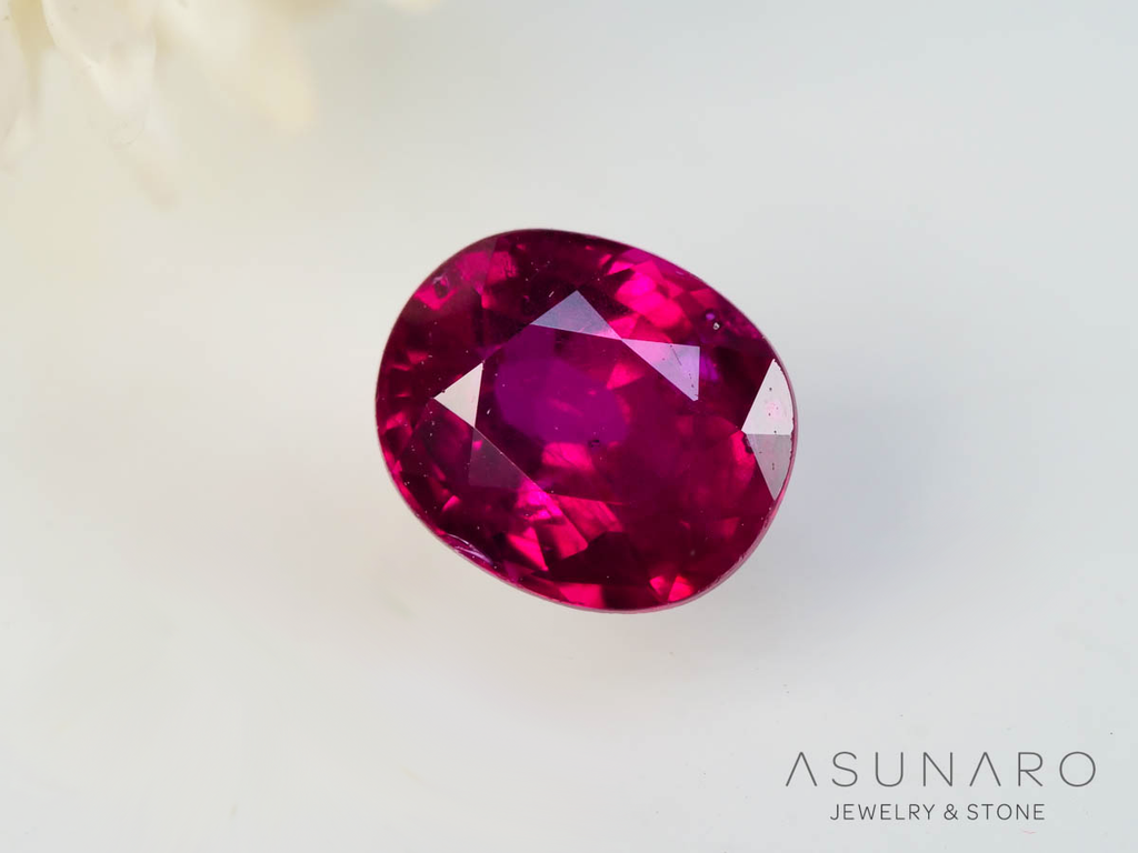 ピジョンブラッドルビー　オーバルカット　 タイ産　0.65ct　鑑別書付【250501-2985】