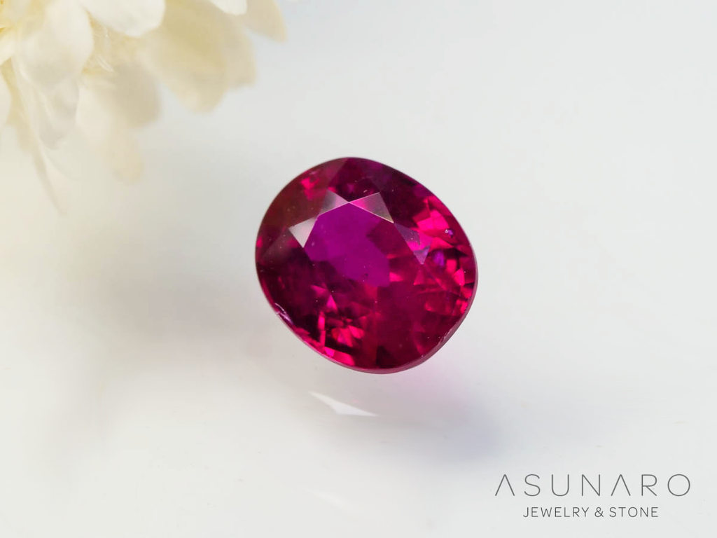 ピジョンブラッドルビー　オーバルカット　 タイ産　0.65ct　鑑別書付【250501-2985】