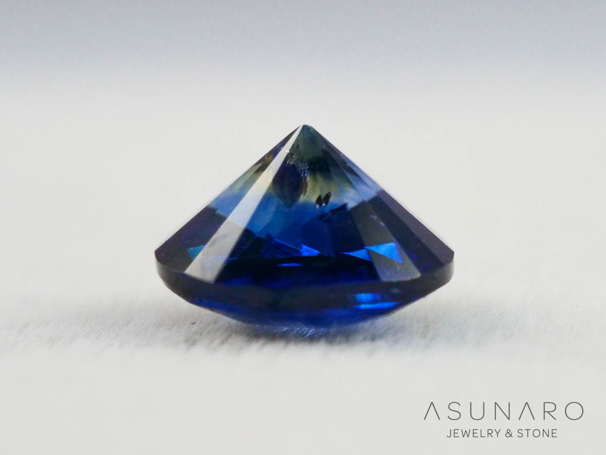 バイカラーサファイア オーバルカット スリランカ産 0.77ct