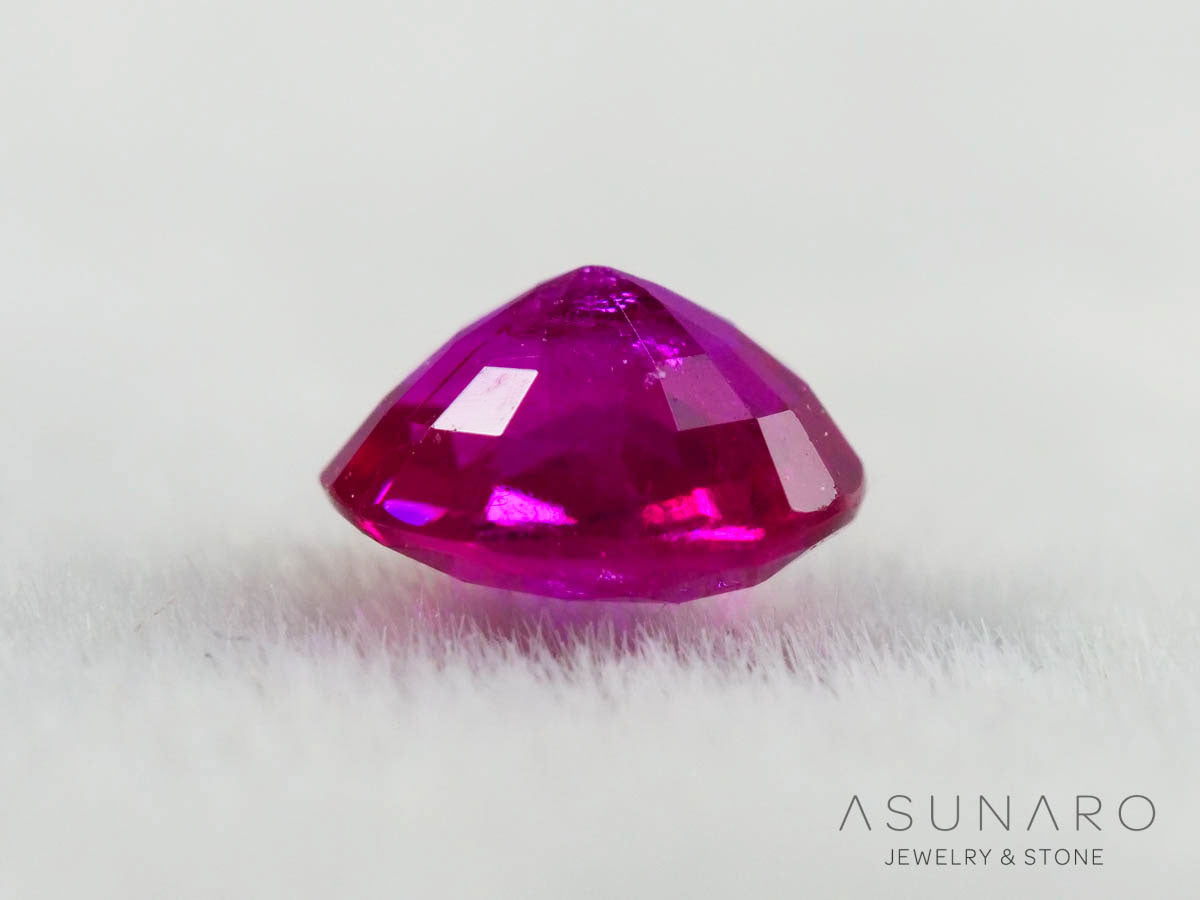 ピジョンブラッドルビー　オーバルカット　 タイ産　0.24ct　鑑別書付【251001-3057】