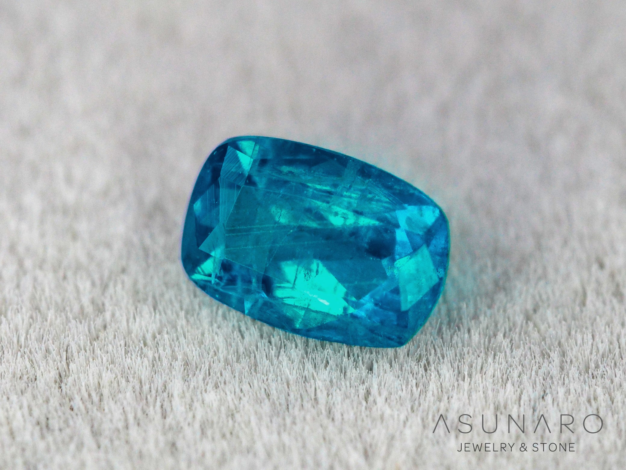 ティールブルーグリーンアウイナイト　クッションカット　アフガニスタン産 　0.17ct【260805-3463】