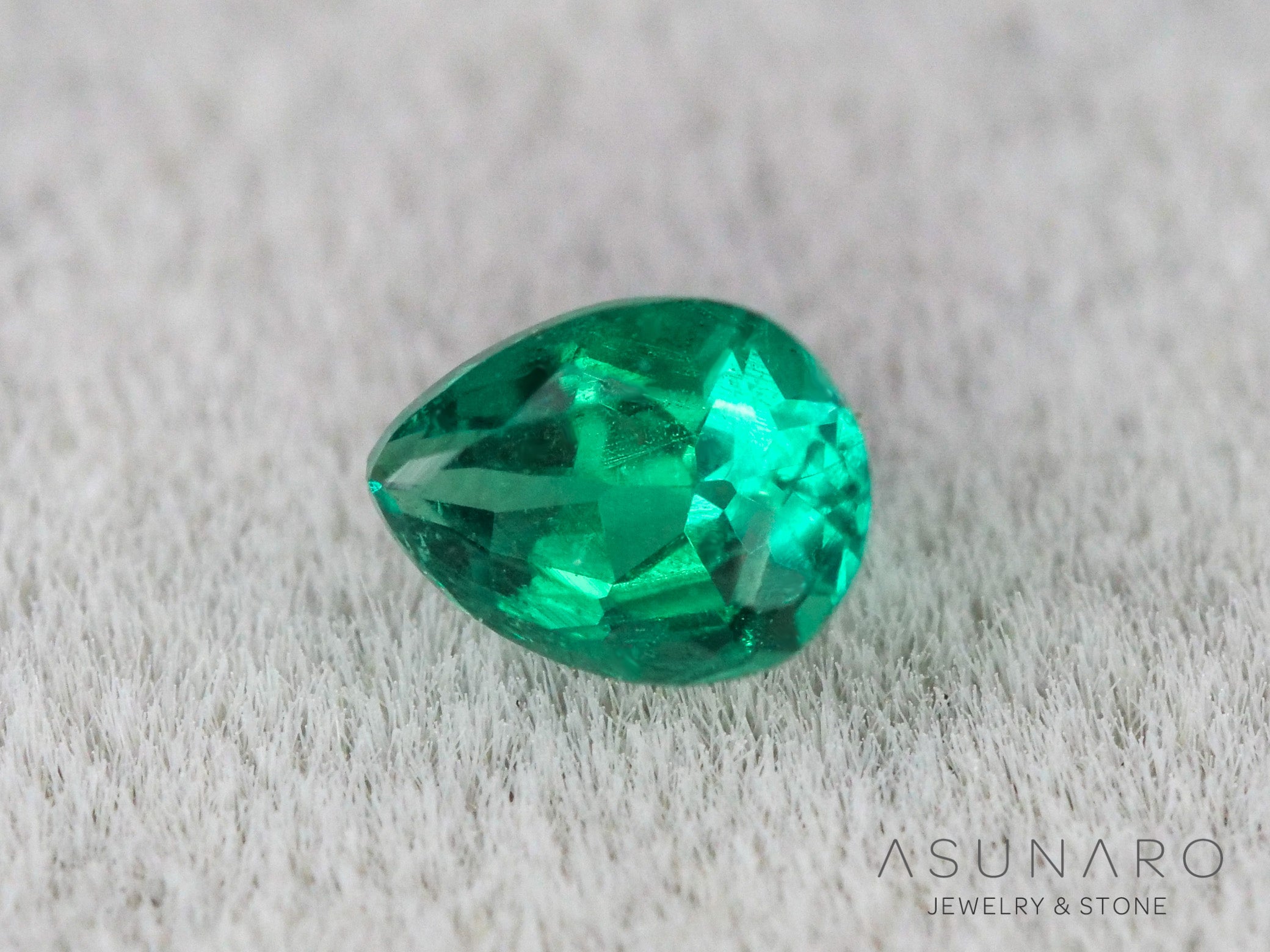 ティールブルーグリーンアウイナイト　ペアシェイプ　アフガニスタン産 　0.08ct【260805-3469】