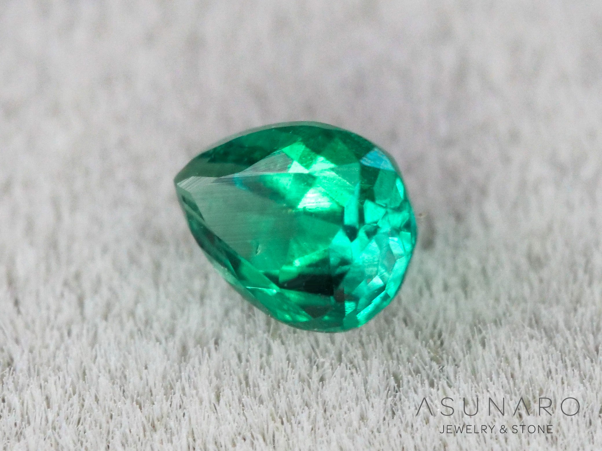 ティールブルーグリーンアウイナイト　ペアシェイプ　アフガニスタン産 　0.08ct【260805-3469】