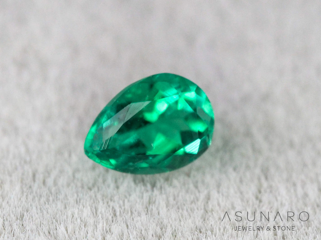 ティールブルーグリーンアウイナイト　ペアシェイプ　アフガニスタン産 　0.08ct【260805-3469】