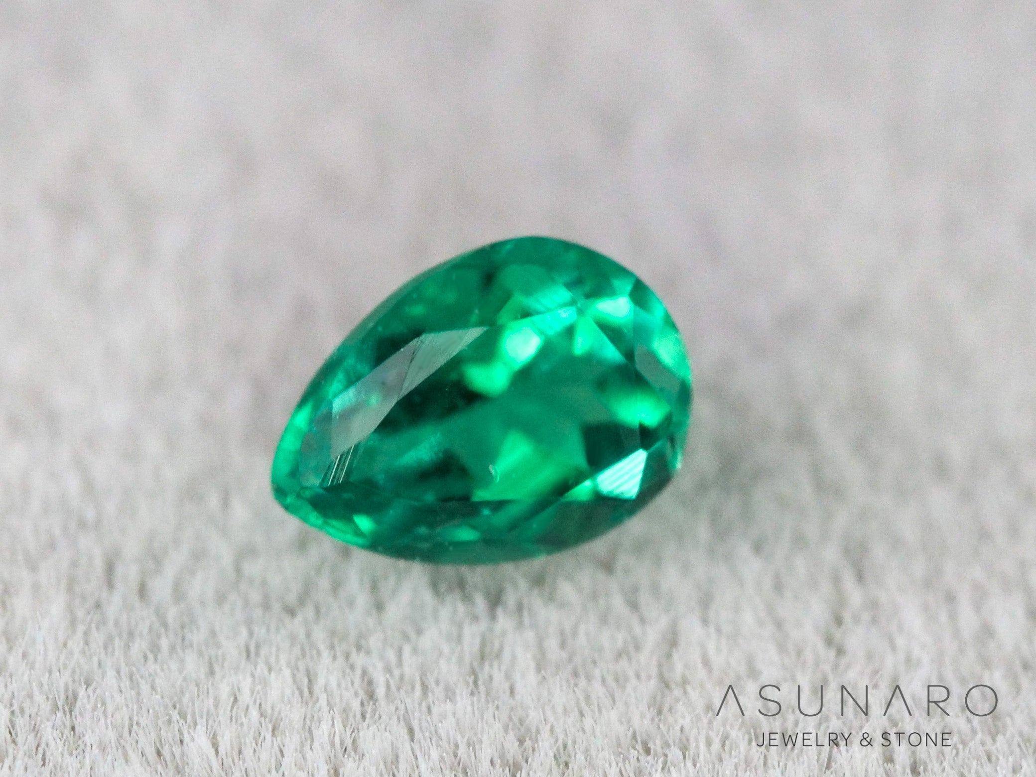 ティールブルーグリーンアウイナイト　ペアシェイプ　アフガニスタン産 　0.08ct【260805-3469】