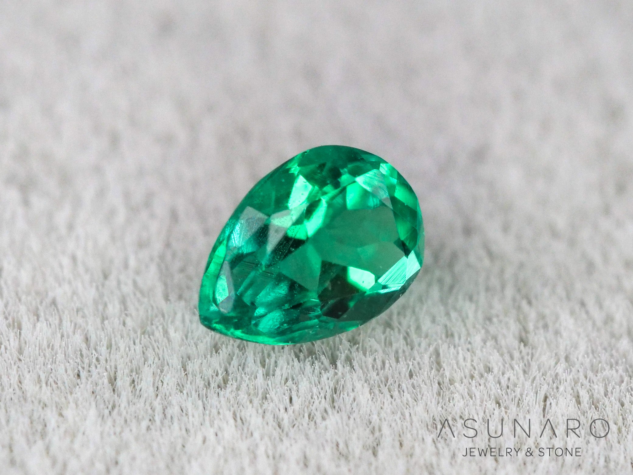 ティールブルーグリーンアウイナイト　ペアシェイプ　アフガニスタン産 　0.08ct【260805-3469】