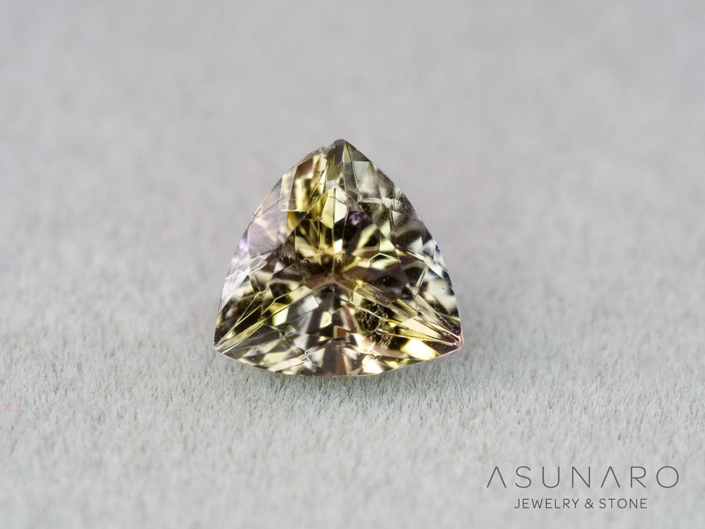 バイカラーゾイサイト（タンザナイト）トリリアントカット　タンザニア産　0.75ct【261002-3400】