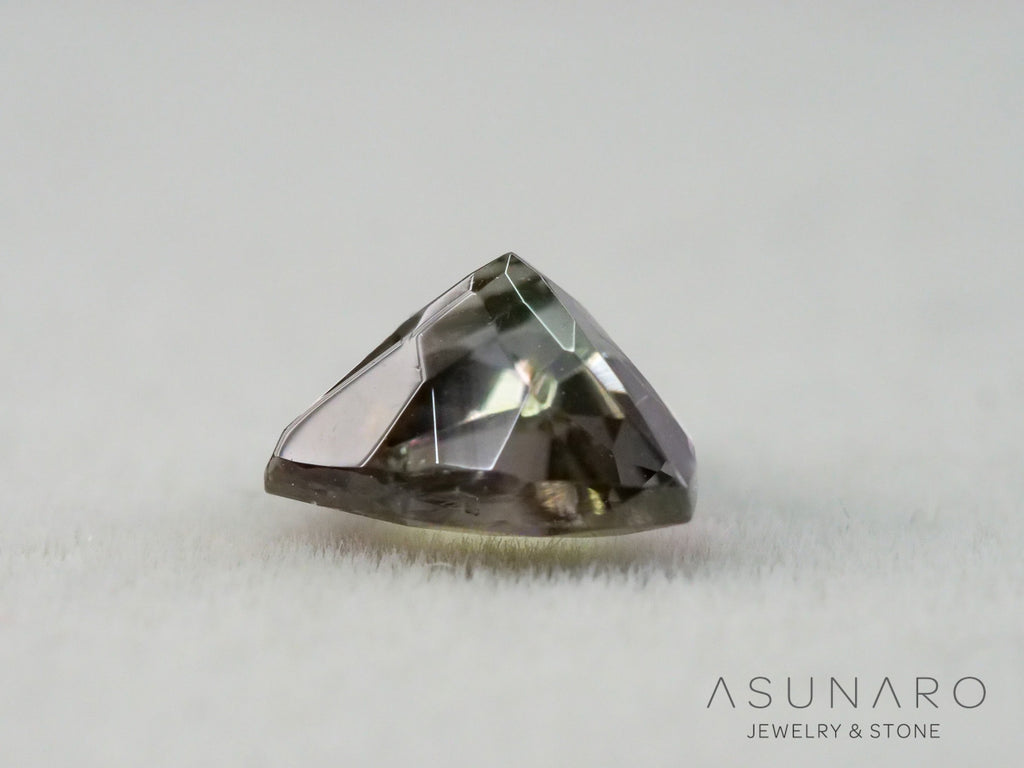 バイカラーゾイサイト（タンザナイト）トリリアントカット　タンザニア産　0.75ct【261002-3400】