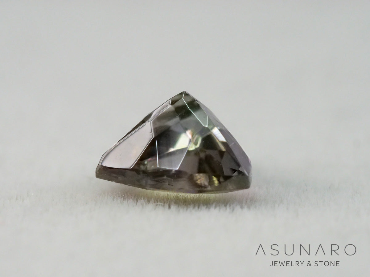 バイカラーゾイサイト（タンザナイト）トリリアントカット　タンザニア産　0.75ct【261002-3400】