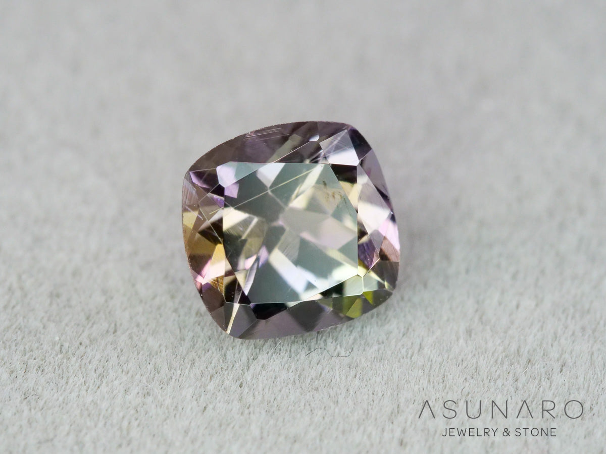 パーティーカラーゾイサイト（タンザナイト）クッションカット　タンザニア産　0.80ct【261002-3402】