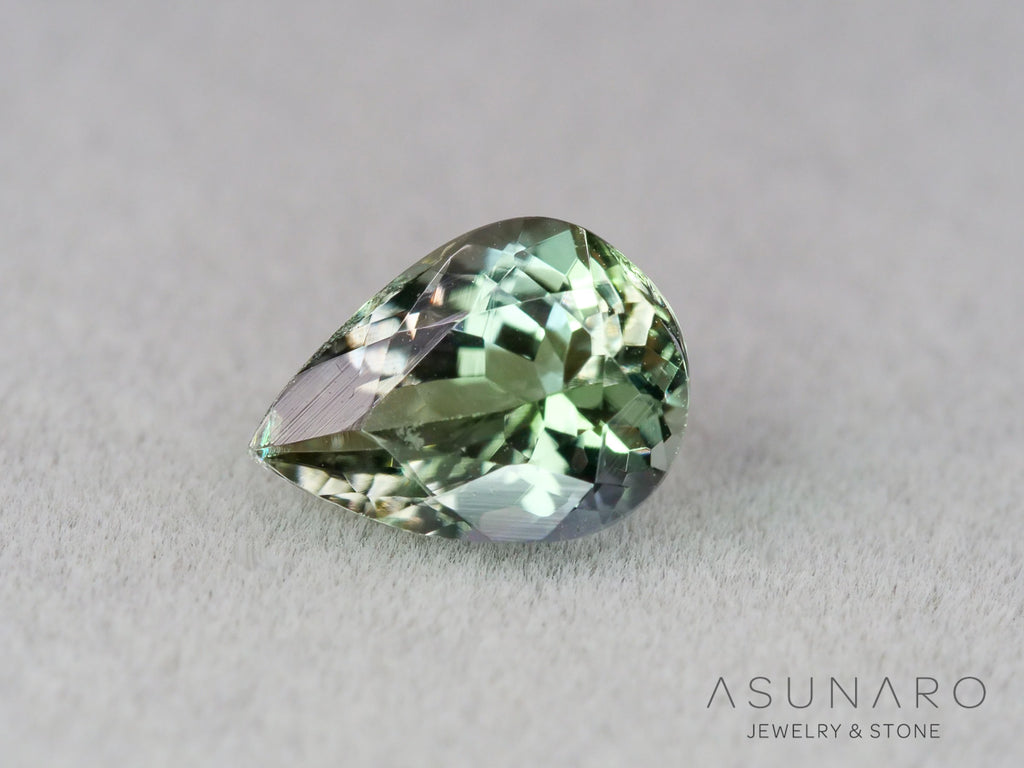 バイカラーゾイサイト（タンザナイト）ペアシェイプ　タンザニア産　1.22ct【261002-3403】