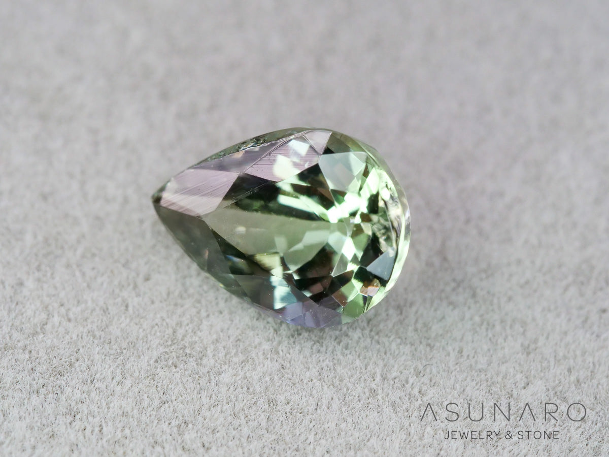 バイカラーゾイサイト（タンザナイト）ペアシェイプ　タンザニア産　1.22ct【261002-3403】