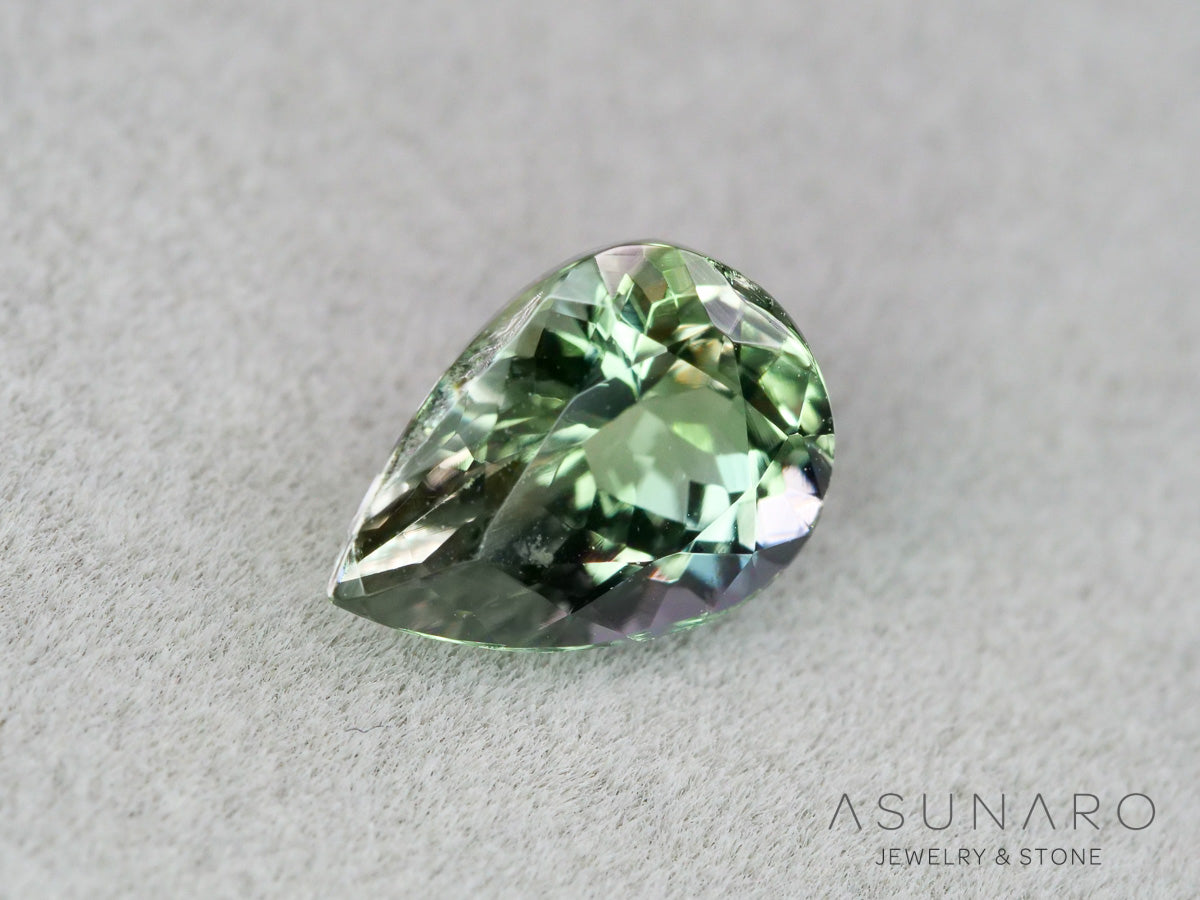 バイカラーゾイサイト（タンザナイト）ペアシェイプ　タンザニア産　1.22ct【261002-3403】