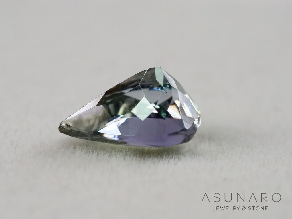 バイカラーゾイサイト（タンザナイト）ペアシェイプ　タンザニア産　1.22ct【261002-3403】