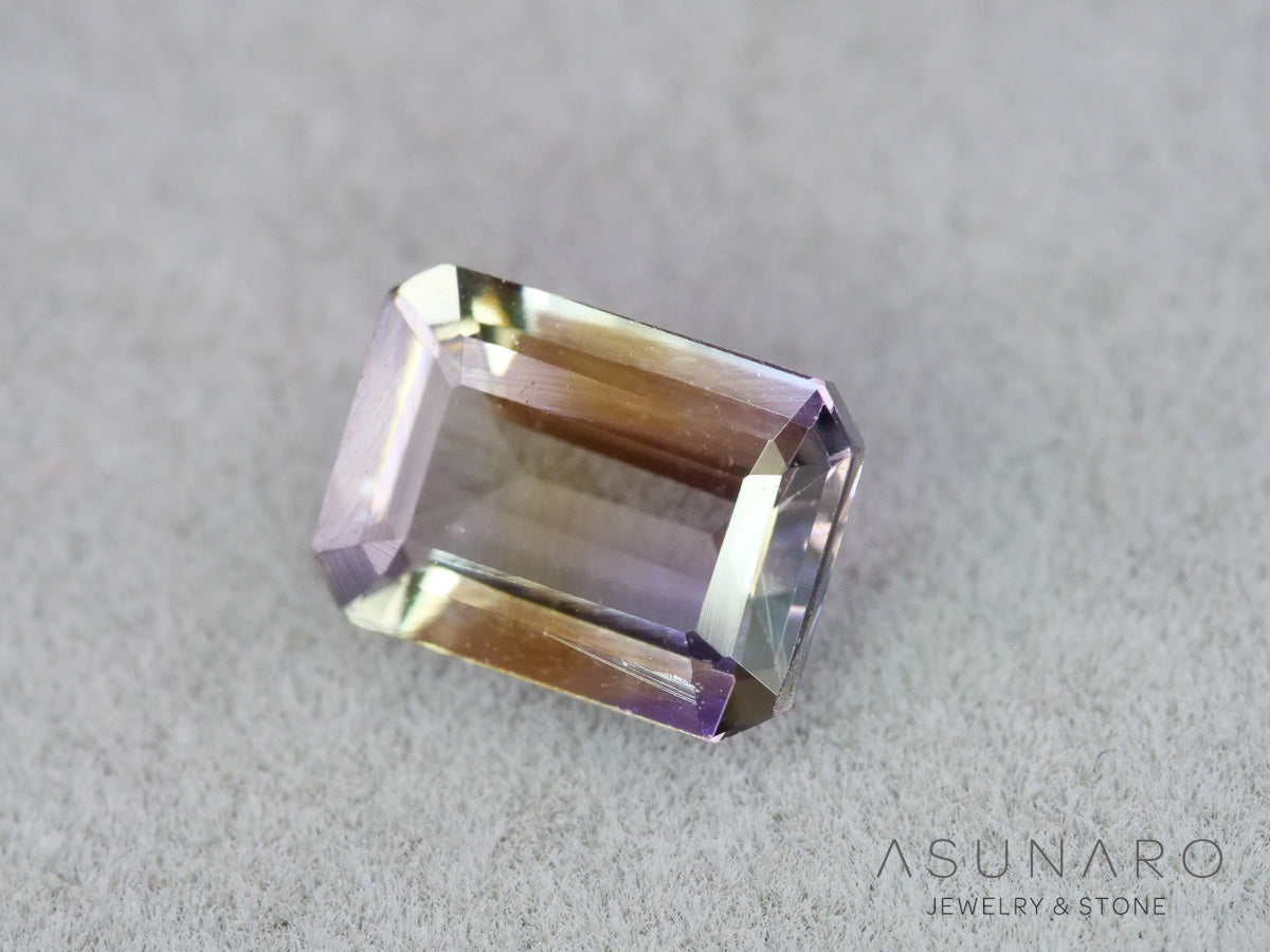 パーティーカラーゾイサイト（タンザナイト）エメラルドカット　タンザニア産　0.90ct【261002-3404】
