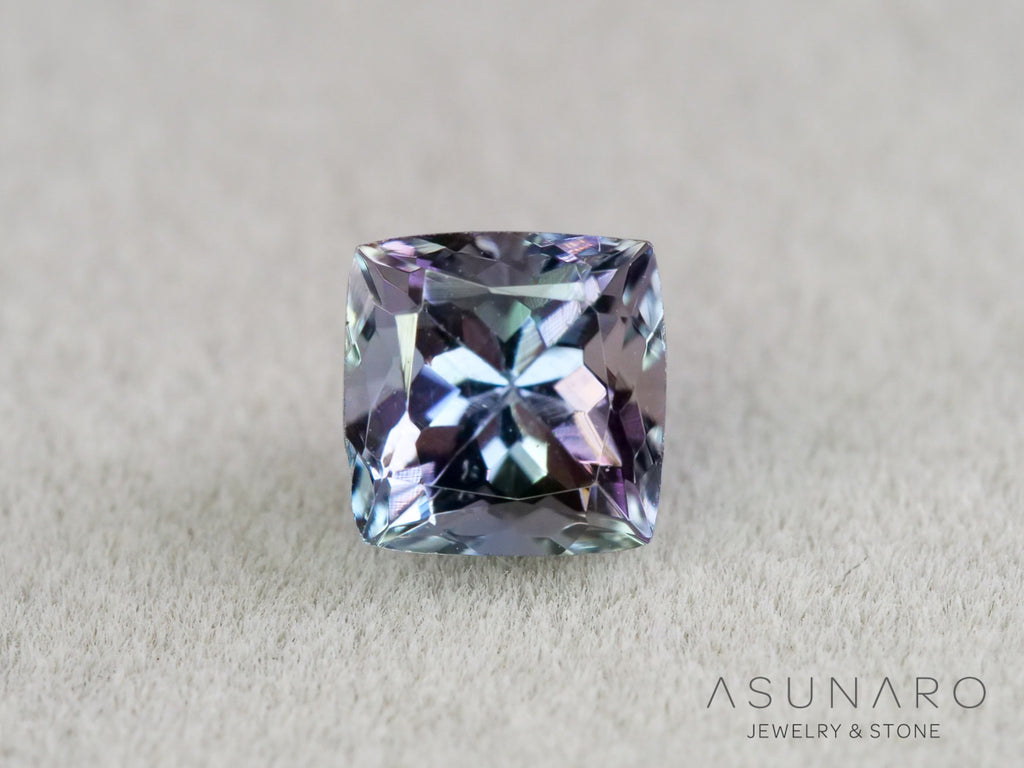 パーティーカラーゾイサイト（タンザナイト）クッションカット　タンザニア産　0.79ct【261002-3407】