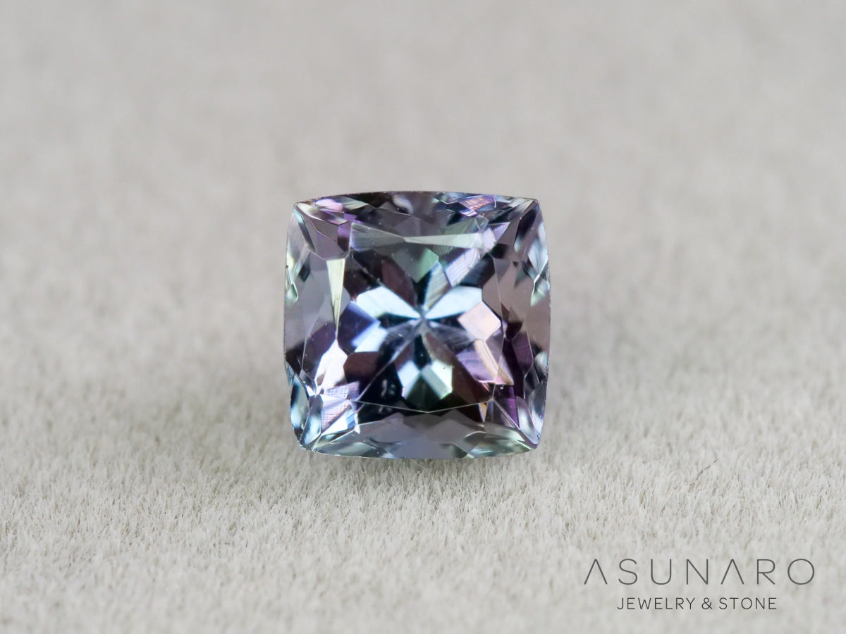 パーティーカラーゾイサイト（タンザナイト）クッションカット　タンザニア産　0.79ct【261002-3407】