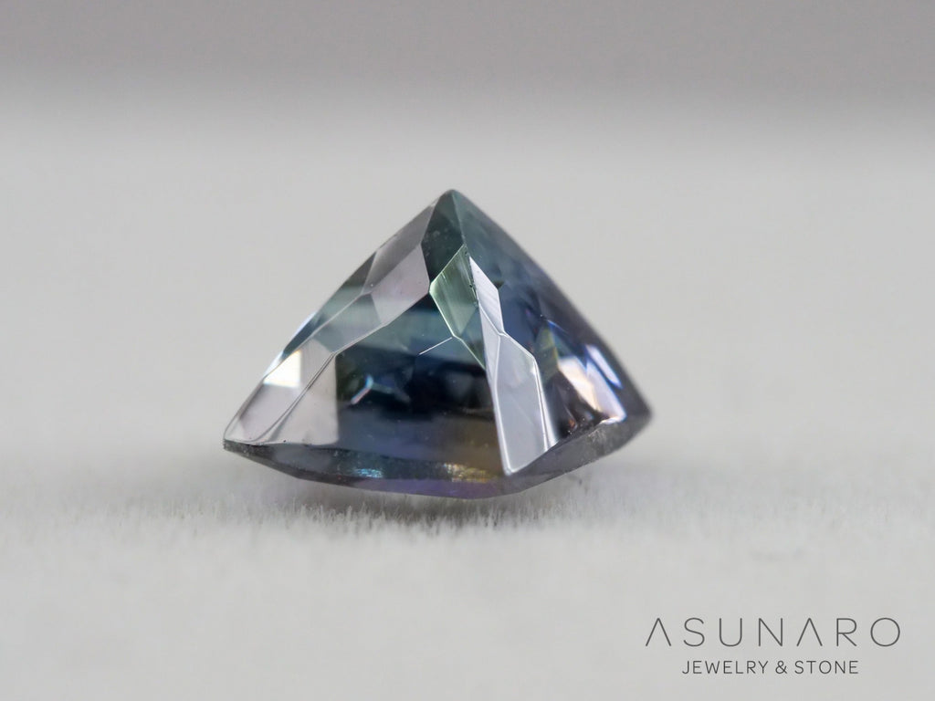 パーティーカラーゾイサイト（タンザナイト）クッションカット　タンザニア産　0.79ct【261002-3407】