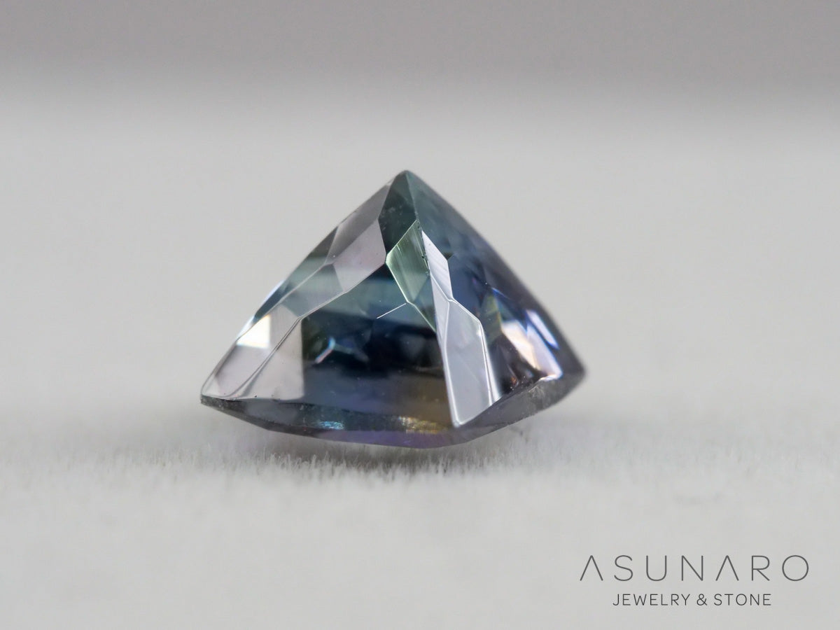 パーティーカラーゾイサイト（タンザナイト）クッションカット　タンザニア産　0.79ct【261002-3407】
