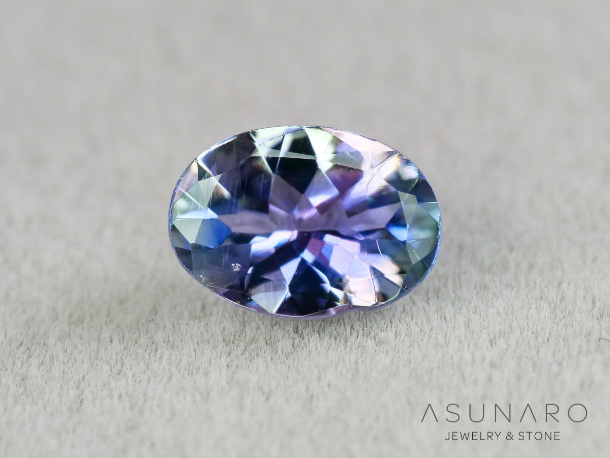パーティーカラーゾイサイト（タンザナイト）オーバルカット　タンザニア産　0.59ct【261002-3408】