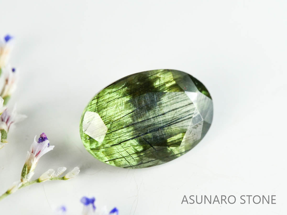 ルドウィジャイトインペリドット（ルチルペリドット）オーバルカット　パキスタン産   2.94ct【221226-1349】