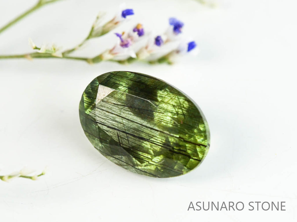 ルドウィジャイトインペリドット（ルチルペリドット）オーバルカット　パキスタン産   2.94ct【221226-1349】